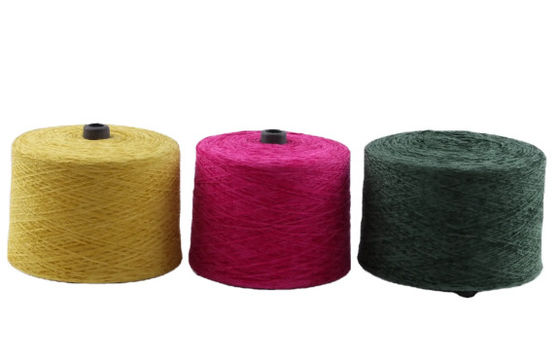 Des fils de polyester colorés, des fils de chenille, des fils de tricot, des fils anti-bactériens, des fils anti-pilling