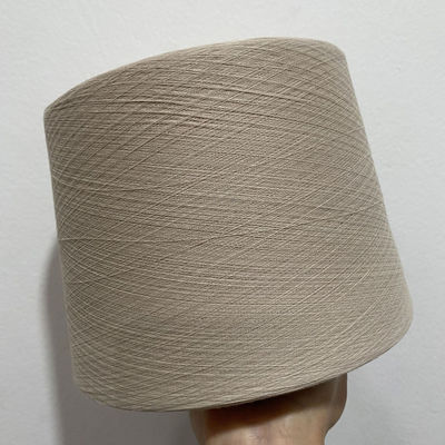 Fabrication à base de monofilaments bruts de fils de polyester teints