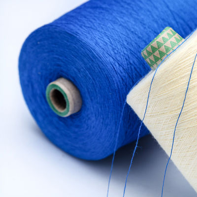 Le produit est fabriqué à partir de fibres de polyester, dont la valeur n'excède pas 50% de la valeur nominale du produit.
