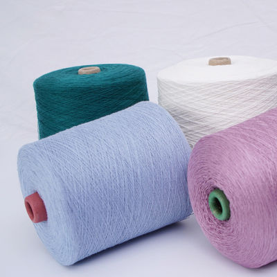 Le produit est fabriqué à partir de fibres de polyester, dont la valeur n'excède pas 50% de la valeur nominale du produit.
