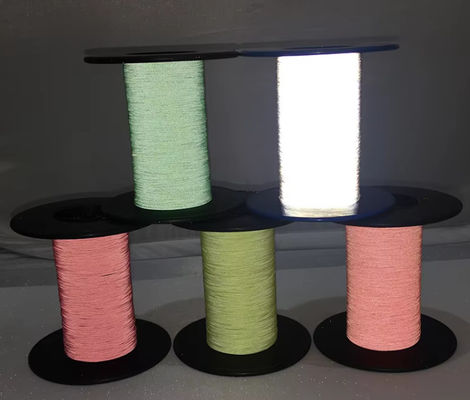 Coiffure à deux côtés iridescente brodée fil réfléchissant pour la sécurité nocturne