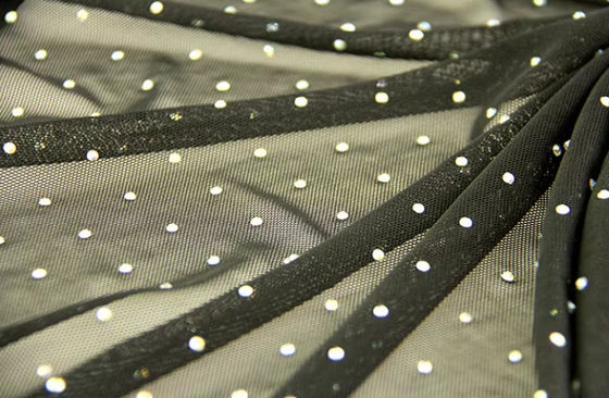 La ligne de polyester élastique blanche à quatre côtés, repassage à la glace, fil de diamant tridimensionnel, vêtements de scène colorés
